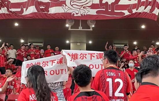 公交车被cao得合不拢腿